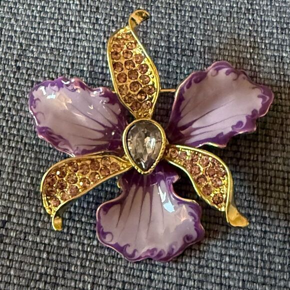 Anne Klein Signed Gold Tone, Crystal & Enameled Orchid Brooch. - Picture 1 of 4